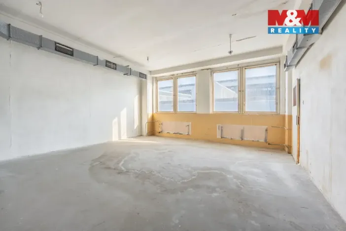 Prodej výrobních prostor, Kladno, Buštěhradská, 2602 m2