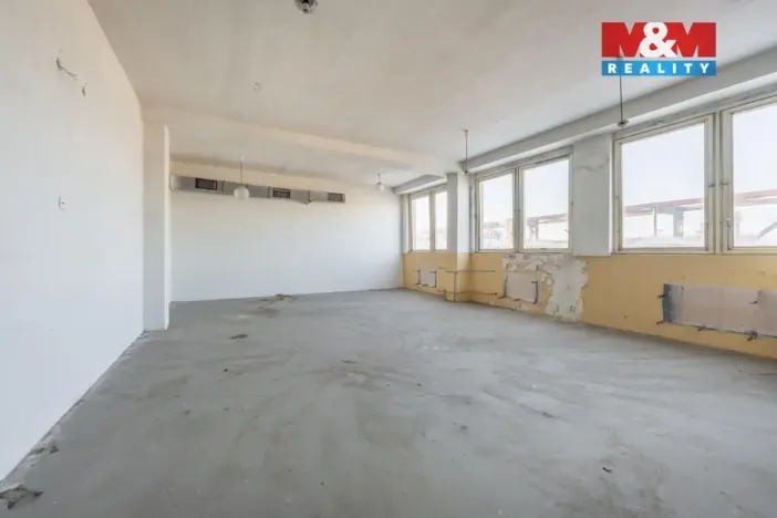 Prodej výrobních prostor, Kladno, Buštěhradská, 2602 m2