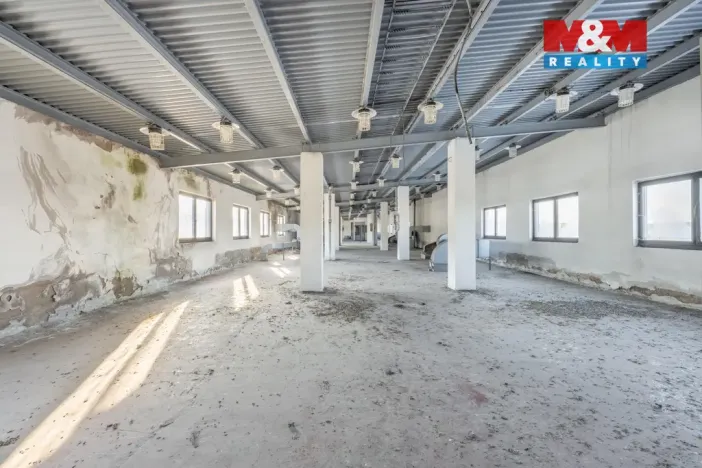 Prodej výrobních prostor, Kladno, Buštěhradská, 2602 m2