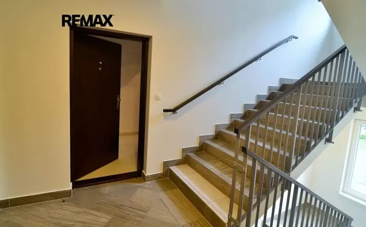 Pronájem bytu 1+kk, Praha - Zličín, Sazovická, 35 m2