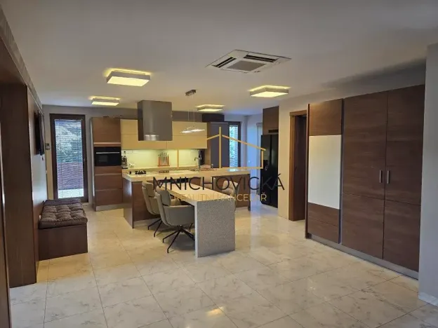 Prodej rodinného domu, Praha - Kolovraty, V Tehovičkách, 521 m2