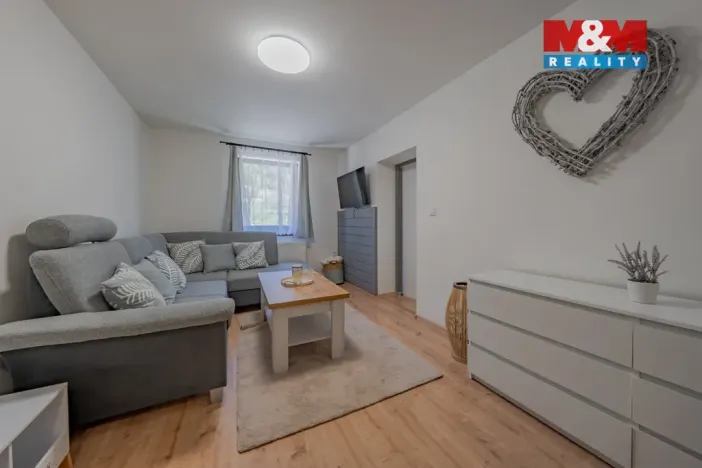 Prodej rodinného domu, Velké Karlovice, 180 m2