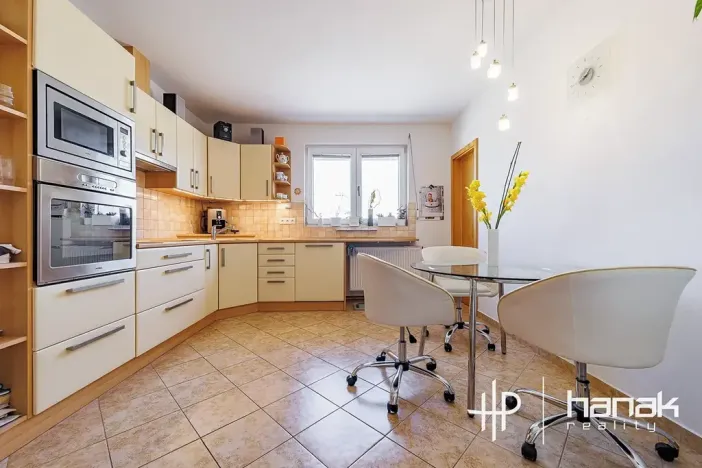 Prodej výrobních prostor, Dolany, 900 m2