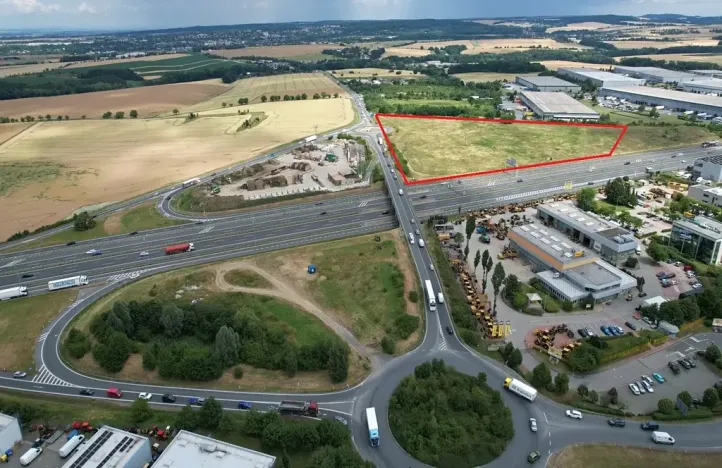 Pronájem komerčního pozemku, Praha, 800 m2