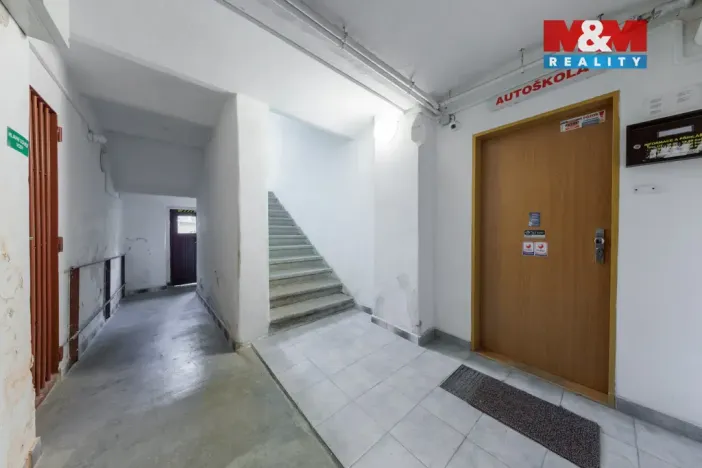 Prodej obchodního prostoru, Karlovy Vary, Moskevská, 57 m2
