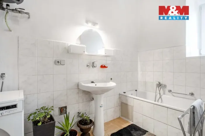 Prodej činžovního domu, Doksy, náměstí Republiky, 235 m2