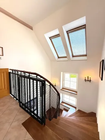Pronájem vily, Nový Knín, 450 m2
