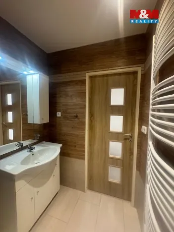 Pronájem bytu 2+kk, Meziboří, nám. 8. května, 55 m2
