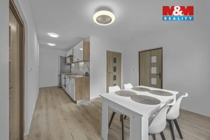 Pronájem bytu 2+1, Chvaletice, U Kulturního domu, 60 m2