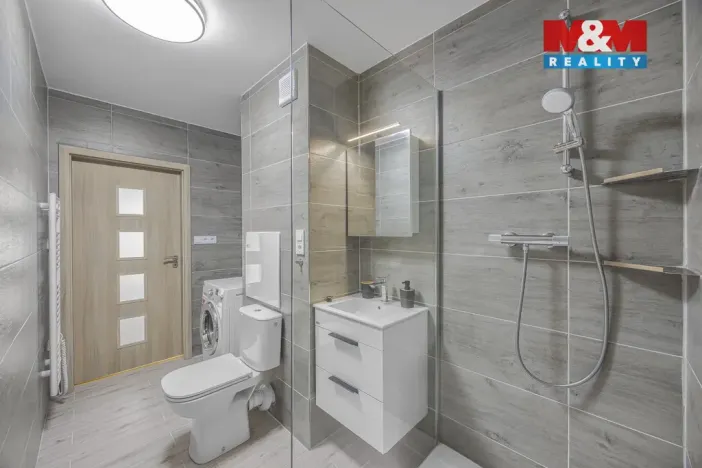Pronájem bytu 2+1, Chvaletice, U Kulturního domu, 60 m2