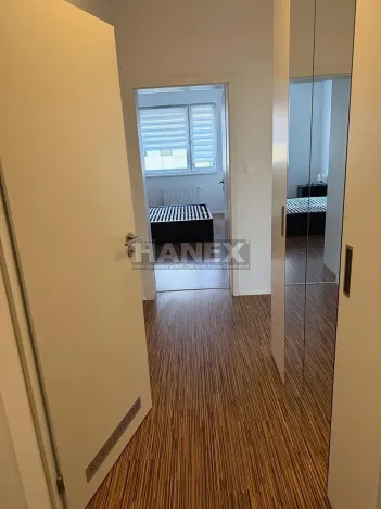 Pronájem bytu 2+kk, Praha - Žižkov, V zahrádkách, 56 m2