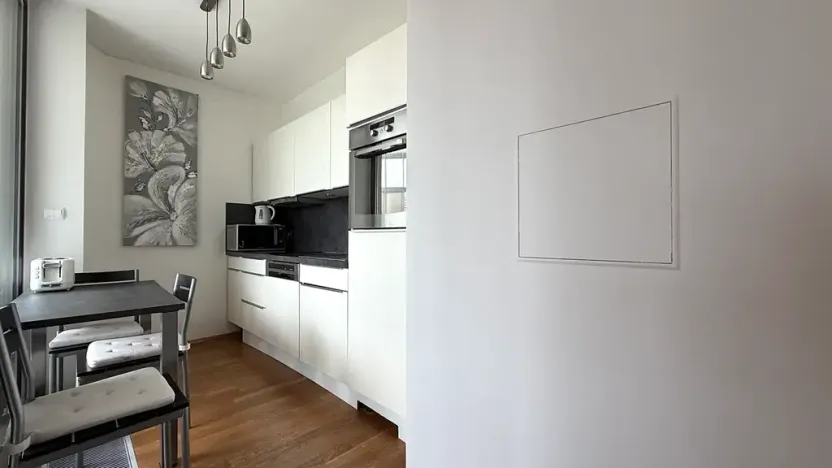 Pronájem bytu 1+kk, Praha, Malešická, 44 m2