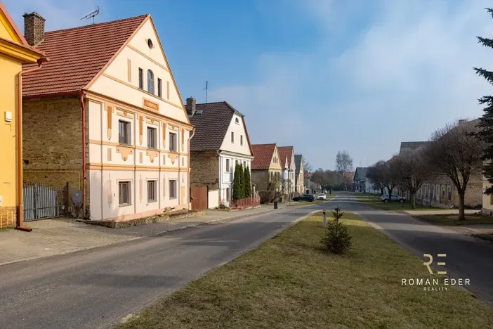 Prodej vícegeneračního domu, Chotiněves, 495 m2