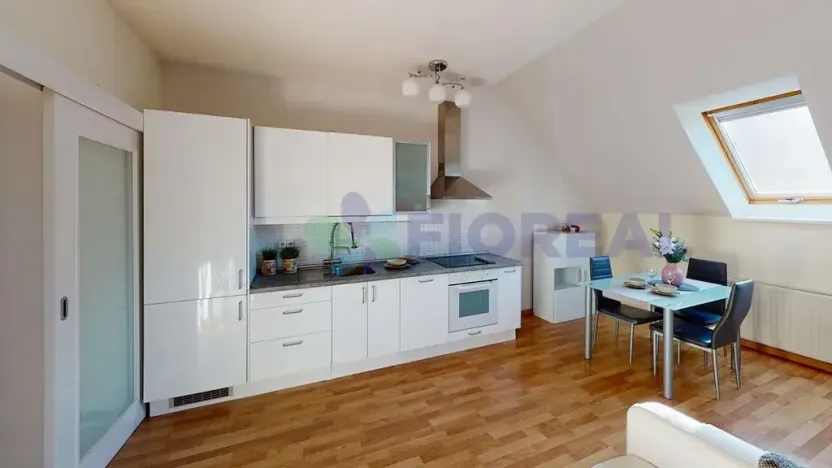 Pronájem bytu 1+kk, Praha - Vinohrady, Lublaňská, 41 m2