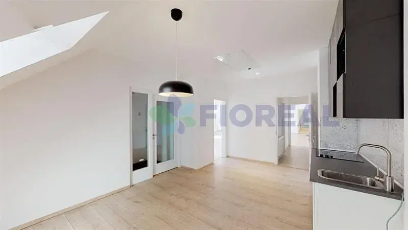 Pronájem kanceláře, Praha - Karlín, Sokolovská, 220 m2