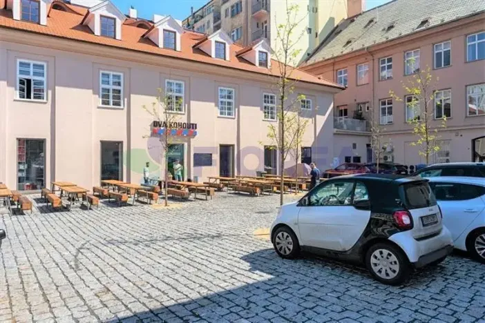 Pronájem kanceláře, Praha - Karlín, Sokolovská, 220 m2
