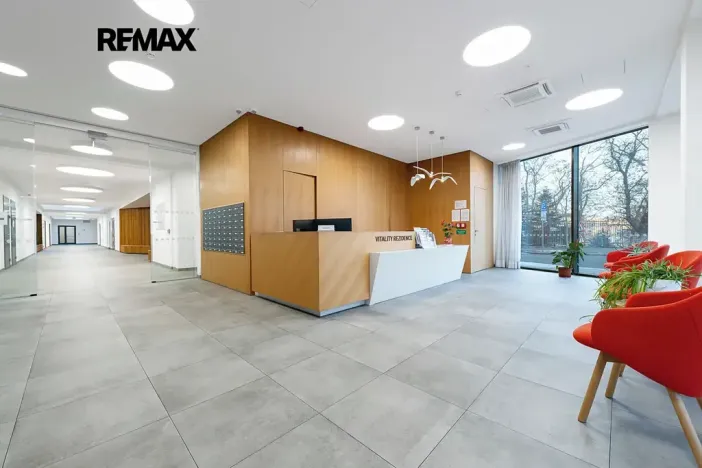 Pronájem garážového stání, Praha - Smíchov, Kobrova, 15 m2