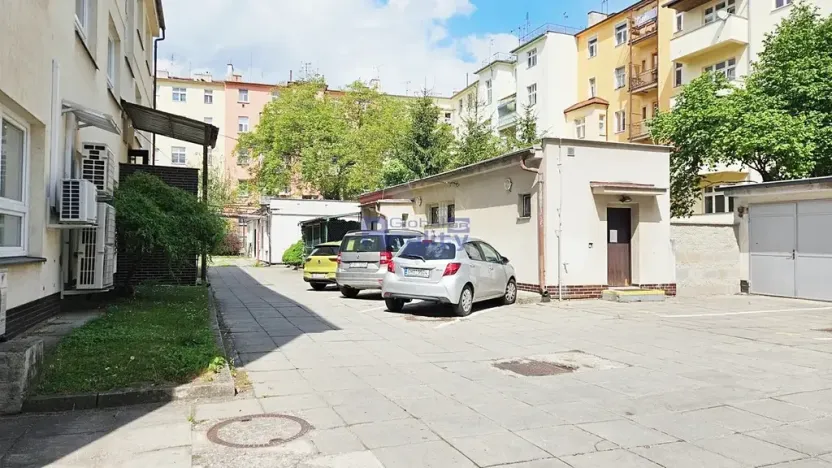 Pronájem komerční nemovitosti, Hradec Králové, Jeronýmova, 69 m2