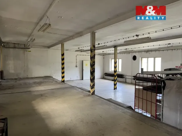 Pronájem skladu, Suchovršice, 1100 m2