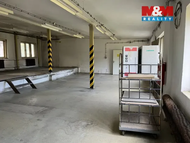 Pronájem skladu, Suchovršice, 1100 m2