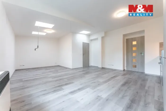 Pronájem bytu 1+kk, Praha - Vysočany, Novovysočanská, 38 m2