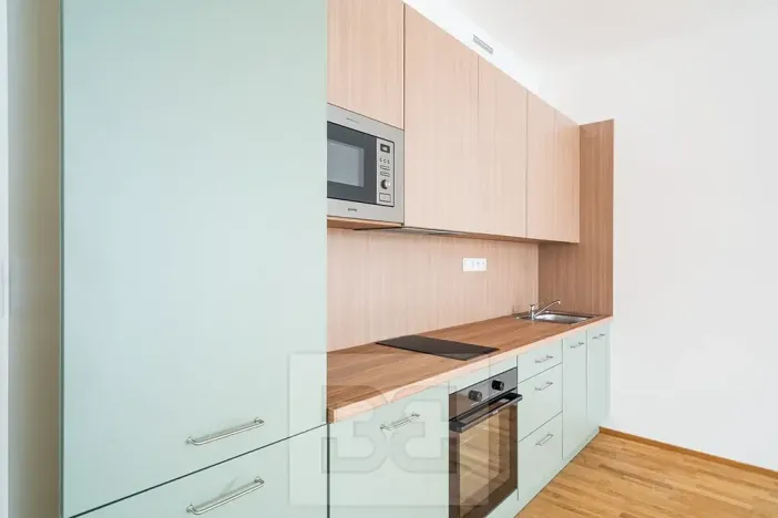 Pronájem bytu 1+kk, Praha - Smíchov, Toyen, 42 m2