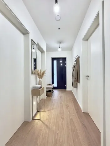 Prodej bytu 2+kk, Praha - Holyně, náměstí Pod lípou, 55 m2
