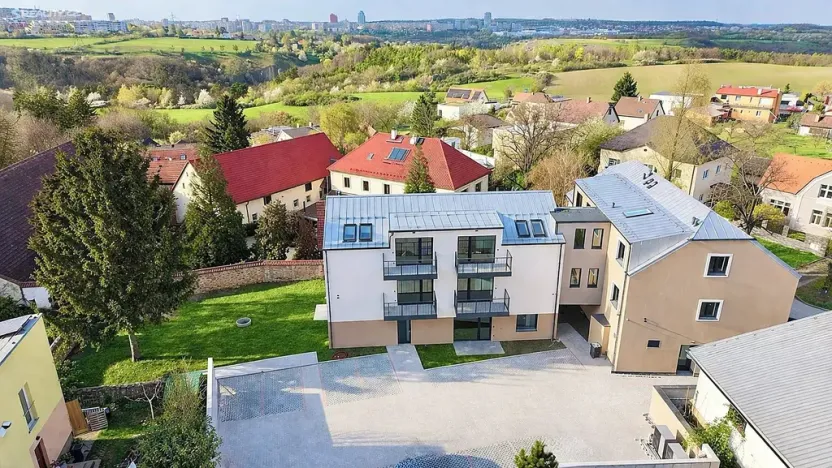 Prodej bytu 2+kk, Praha - Holyně, náměstí Pod lípou, 55 m2
