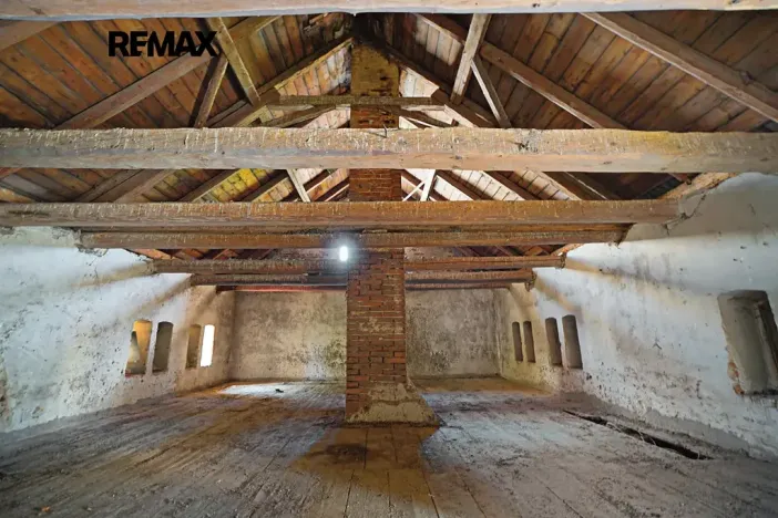 Prodej atypického bytu, Lošany, 191 m2