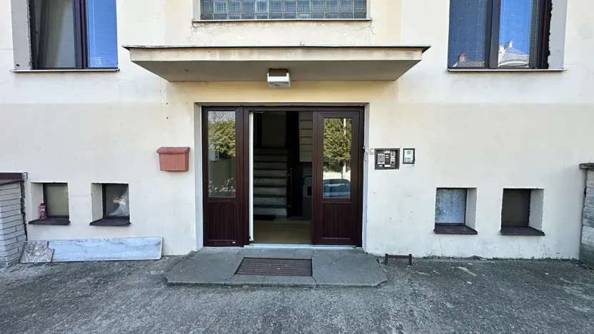 Dražba bytu 3+1, Žiželice, Komenského, 61 m2