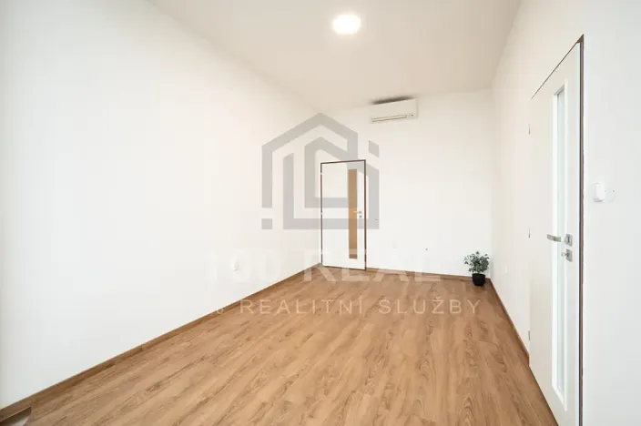 Pronájem bytu 3+kk, Hradec Králové, náměstí 28. října, 74 m2