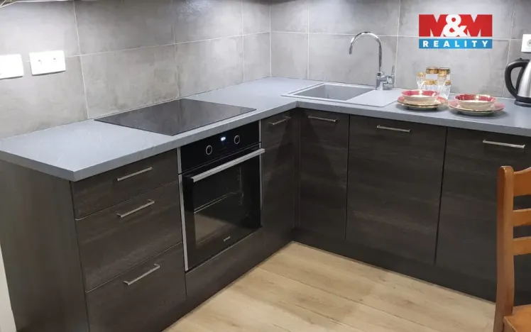 Pronájem bytu 1+kk, Praha, Počernická, 42 m2
