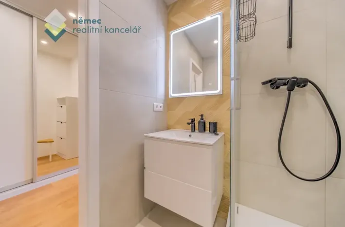 Pronájem bytu 1+kk, Praha - Kamýk, Otradovická, 34 m2