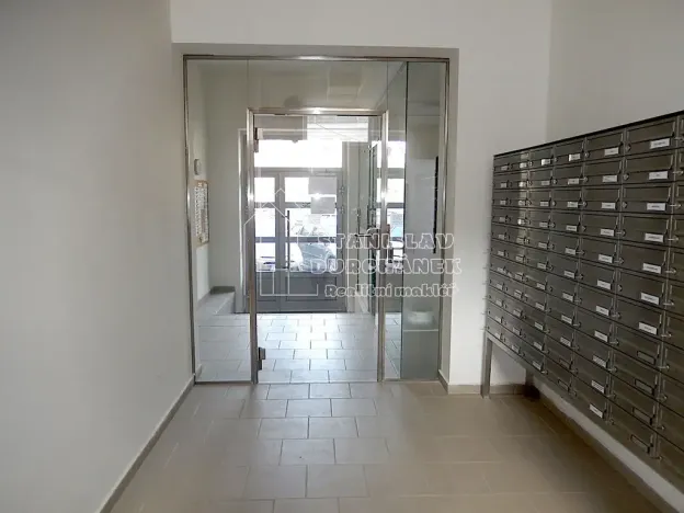 Pronájem kanceláře, Praha - Karlín, Thámova, 16 m2