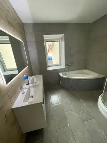 Dražba bytu 4+kk, Broumov, Husova, 98 m2