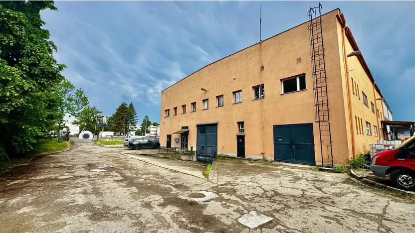 Prodej obchodního prostoru, Brno, Hněvkovského, 1574 m2