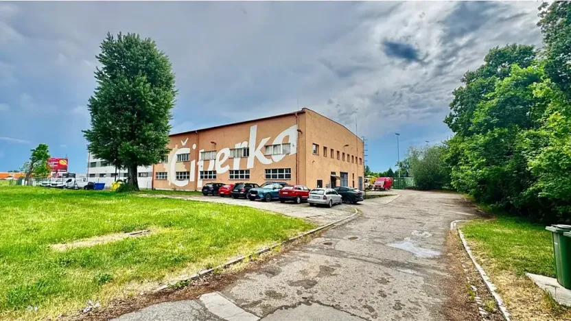 Prodej obchodního prostoru, Brno, Hněvkovského, 1574 m2