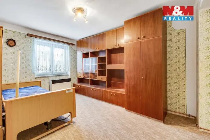 Prodej bytu 3+1, Králův Dvůr, Pod Hájem, 63 m2