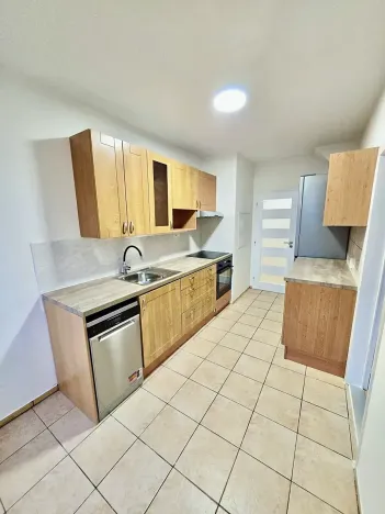 Pronájem bytu 3+1, Praha - Troja, Svídnická, 70 m2