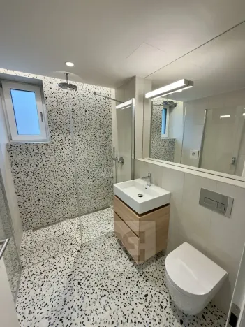 Pronájem bytu 1+kk, Praha - Radlice, U Komína, 37 m2