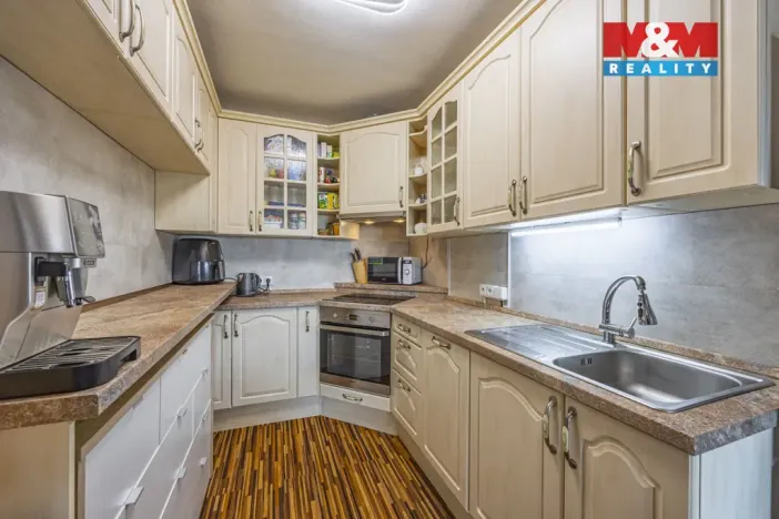 Prodej bytu 3+1, Praha - Řepy, Makovského, 66 m2
