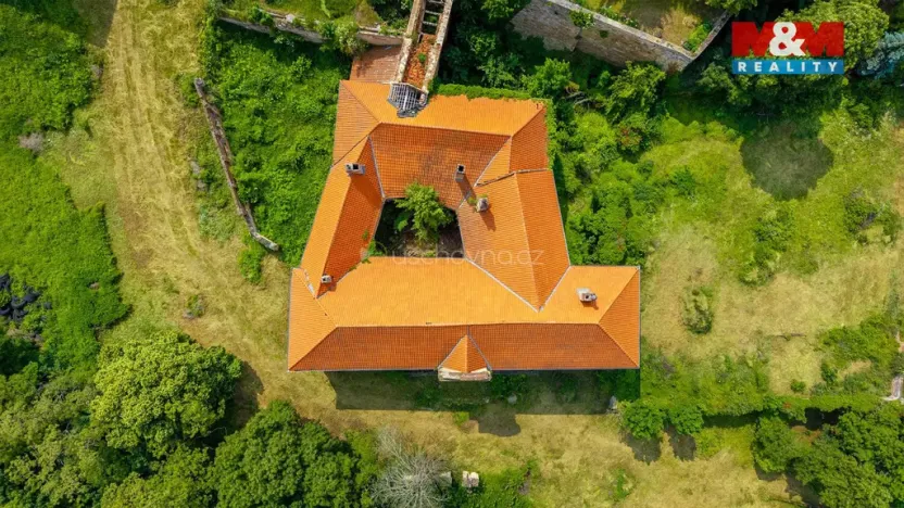 Prodej historického objektu, Zvoleněves, 5000 m2