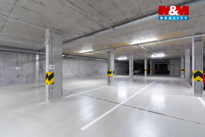 Pronájem garážového stání, Plzeň, Stehlíkova, 12 m2