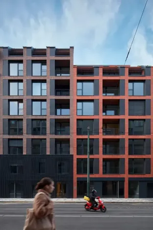 Pronájem garážového stání, Praha - Karlín, Sokolovská, 15 m2