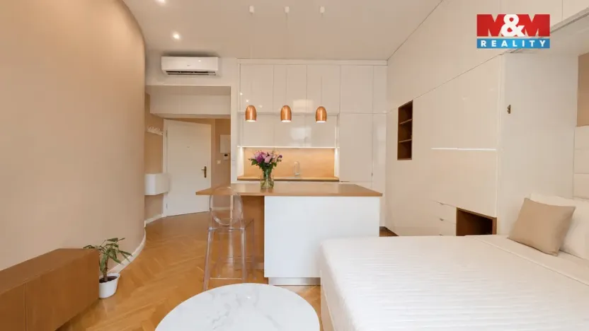 Pronájem bytu 1+kk, Praha - Holešovice, Šimáčkova, 35 m2