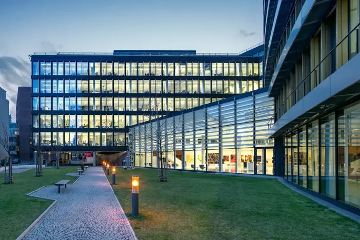 Pronájem kanceláře, Praha - Nusle, Pikrtova, 1510 m2