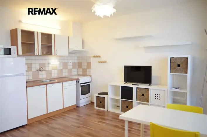 Pronájem bytu 1+kk, Praha - Kamýk, Otradovická, 37 m2