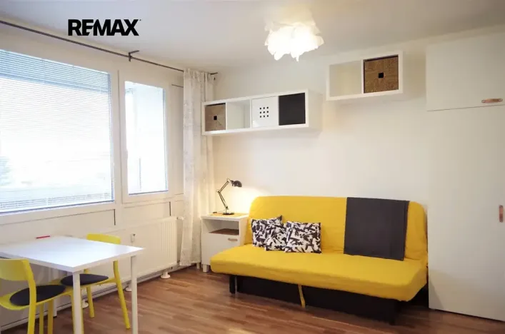 Pronájem bytu 1+kk, Praha - Kamýk, Otradovická, 37 m2