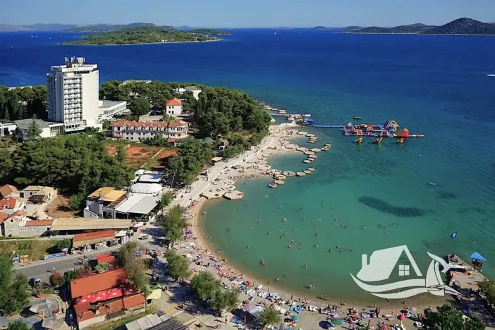 Prodej vícegeneračního domu, Vodice, Chorvatsko, 1230 m2
