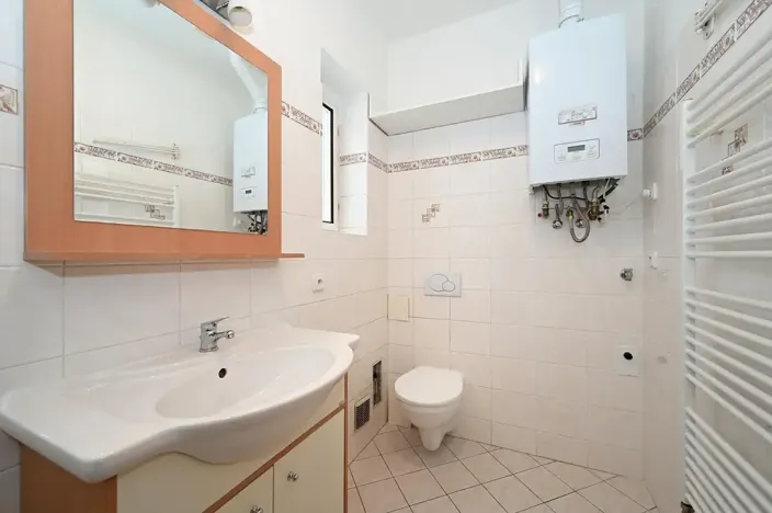 Pronájem bytu 2+kk, Praha - Vysočany, Spojovací, 36 m2